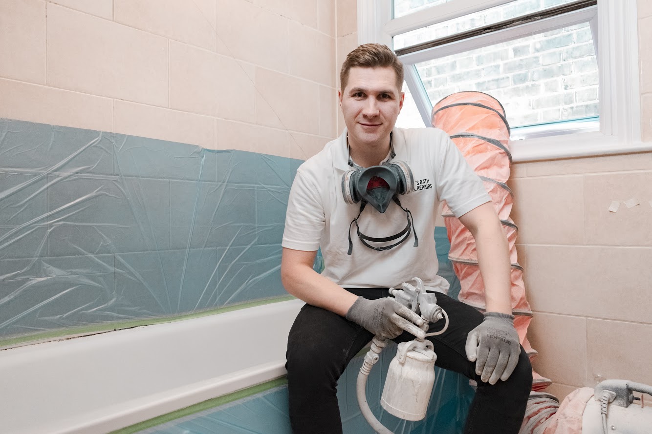 bathtub chip repair Technician